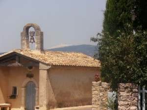 Depuis le village coup d'oeil sur le Ventoux