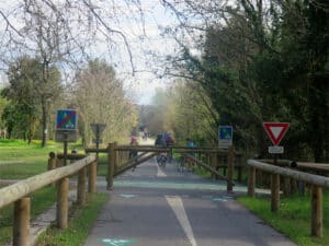 la véloroute ombragée à Lumières