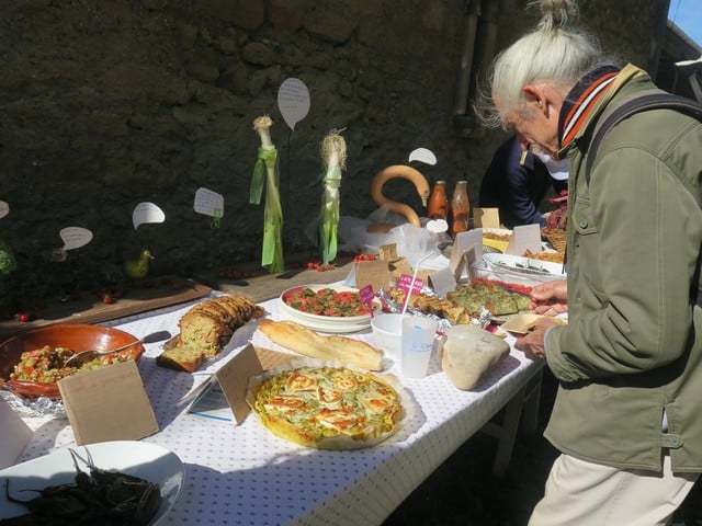 chacun participe au buffet