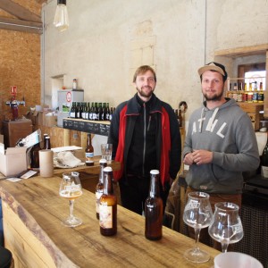 Julien Gondard et Guillaume David, les deux brasseurs proposent des bières bio aux saveurs originales