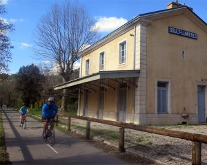 Sur la véloroute, ancienne gare