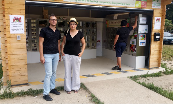 Julie Vié produit des tomates, G. Sinard travaille à la Chambre d'agriculture