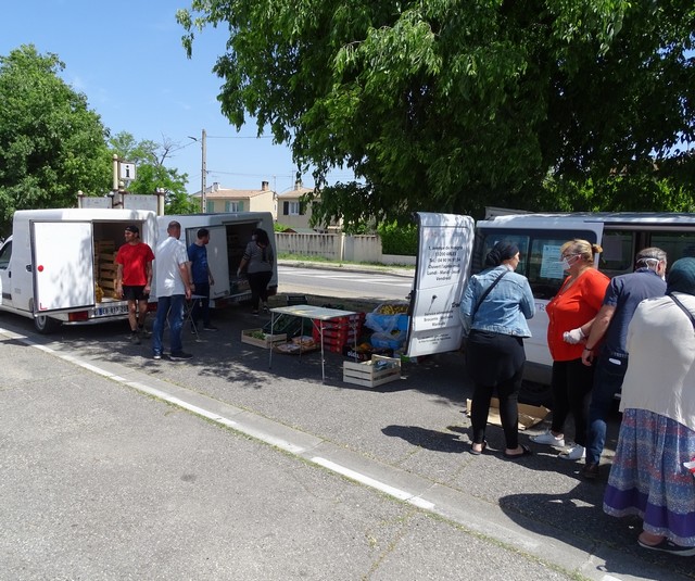 les paniers partagés distribués par les bénévoles du Secours Populaire