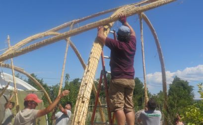 Installation du faisceau de cannes pour consolider les arches