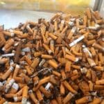 l'urne pleine de mégots