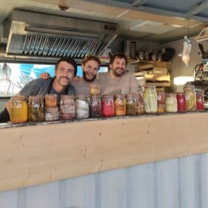 6. .Pierre-André, Clément et Thierry, les trois chefs cuisiniers du Présage Bleu Tomate le mag