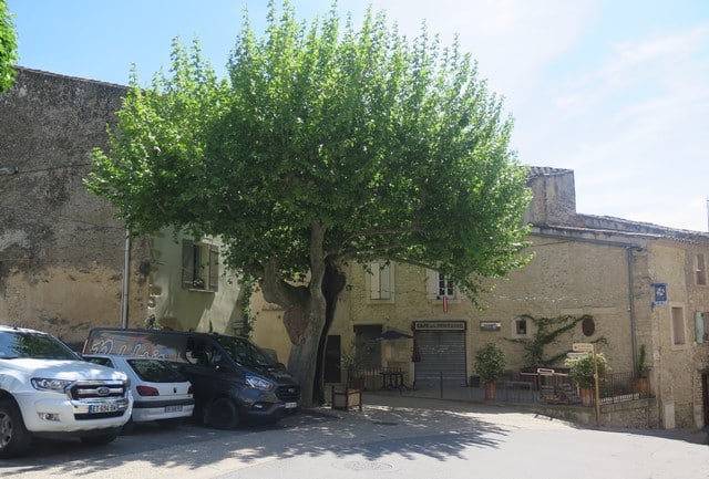 place du village de Lagnes s