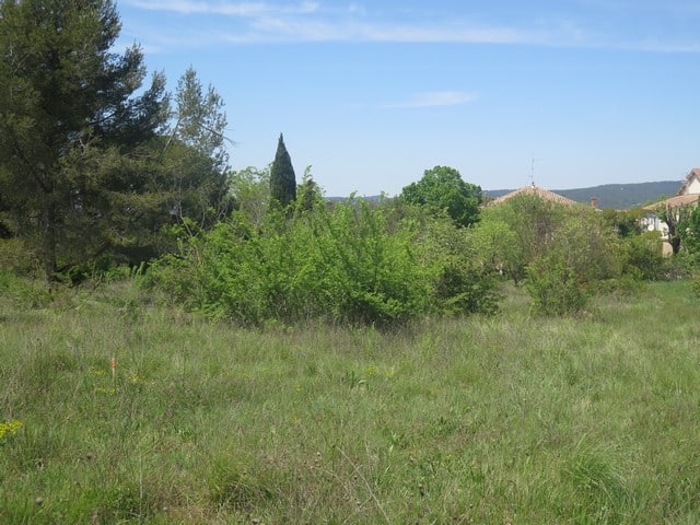 le terrain à Lagnes