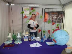 Fête de la Science 2022_sur le stand des Petits Débrouillards © Patricia Carrier Bleu Tomate