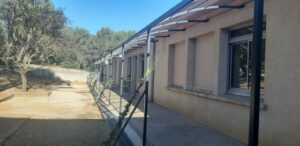 la pergola contre les rayons du soleil