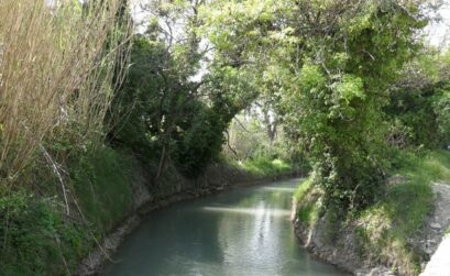 La Crau est alimentée par le canal