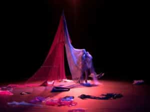 Piece de Christine Armanger-Crédit Sabine Meneut Bleu Tomate