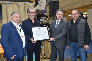 Remise du Certificat d'inscription par Christophe BECHU, Ministre de la Transition Ecologique et de la Cohésion des Territoires, au Président du CORAM, et aux 2 vice-présidents @MDT Bleu Tomate