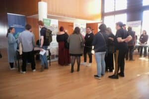 les stands des industriels accueillent le public