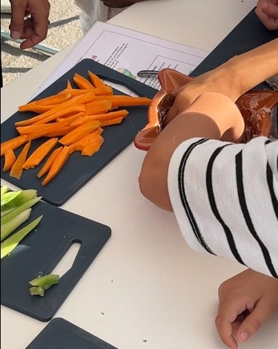 dégustation de légumes bio dans le bus