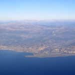 Entre mer et montagnes, les Alpes-Maritimes offrent une grande diversité climatique, façonnée par le relief et source de contrastes et de phénomènes extrêmes.