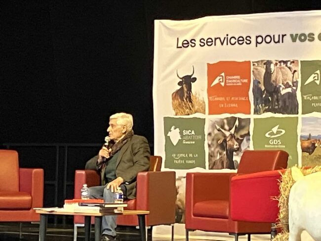 L'élevage, une filière en questionnement Bleu Tomate L'élevage, une filière en questionnement Bleu Tomate