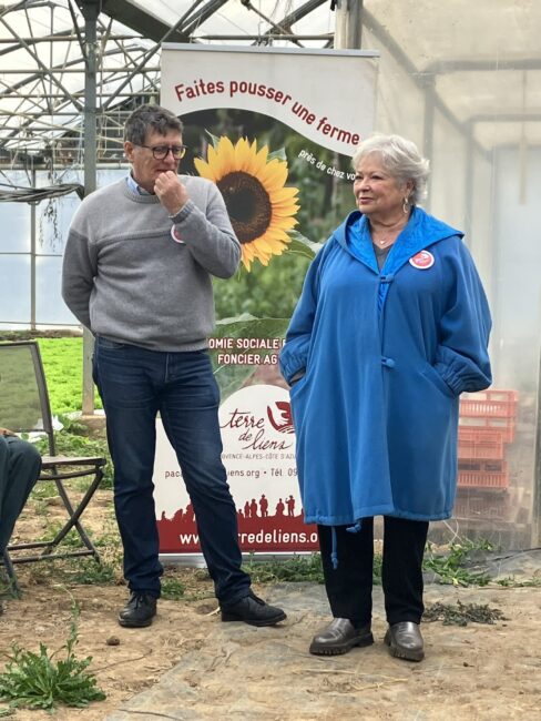 Et si on faisait pousser des fermes ?! Bleu Tomate Et si on faisait pousser des fermes ?! Bleu Tomate